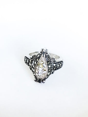 Elegant Crystal Ring