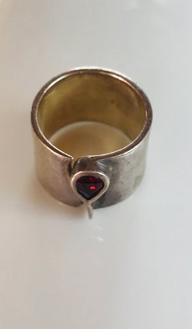 Garnet stone ring